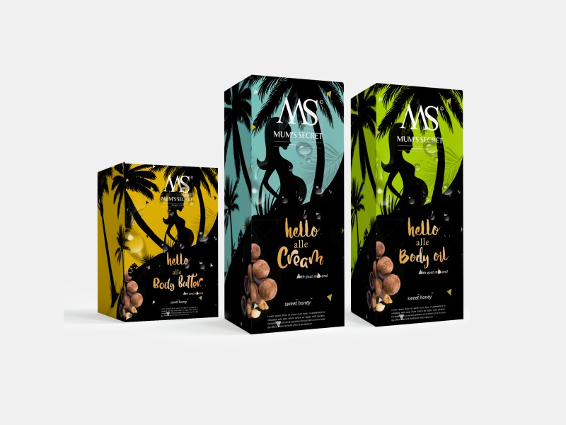 Trzy pudełka kosmetyków Mum's Secret: Body Butter w żółtym opakowaniu, Cream w turkusowym i Body Oil w zielonym, wszystkie z sylwetką ciężarnej kobiety na tle palm.