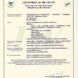 Certyfikat 'Bezpieczny dla dziecka' dla wyrobów rehabilitacyjnych z dzianin wełnianych, obejmujących podpory, ocieplacze i podkłady. Dokument wydany przez Instytut Włókiennictwa.