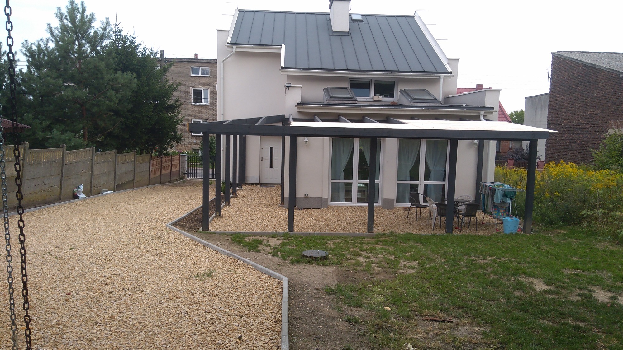 Wykonaliśmy kompleksową przebudowę i rozbudowę domu istniejącego plus elewacja i taras zewnętrzny. Strzyżowice