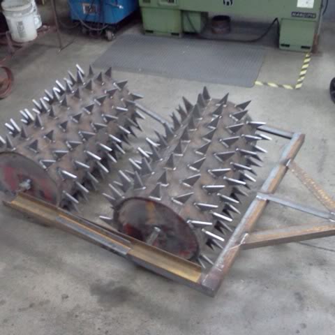 Areator do dużego traktorka-kosiarki. Twój ogród na pewno na tym skorzysta.