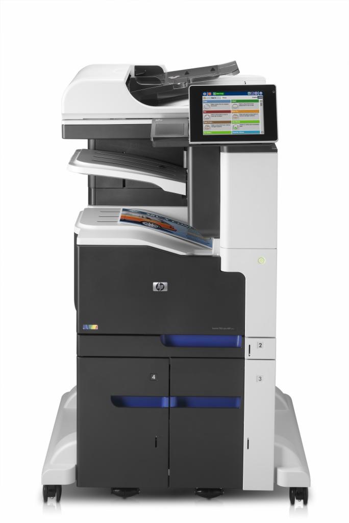 Wielofunkcyjna kserokopiarka biurowa HP z kolorowym panelem dotykowym i podajnikiem papieru, widoczna karta z grafiką samochodową.