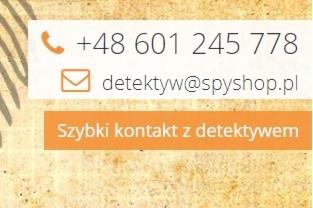 Fragment strony internetowej z danymi kontaktowymi: numer telefonu, adres e-mail detektyw@spyshop.pl oraz przycisk 'Szybki kontakt z detektywem', na tle z delikatnym wzorem linii papilarnych.