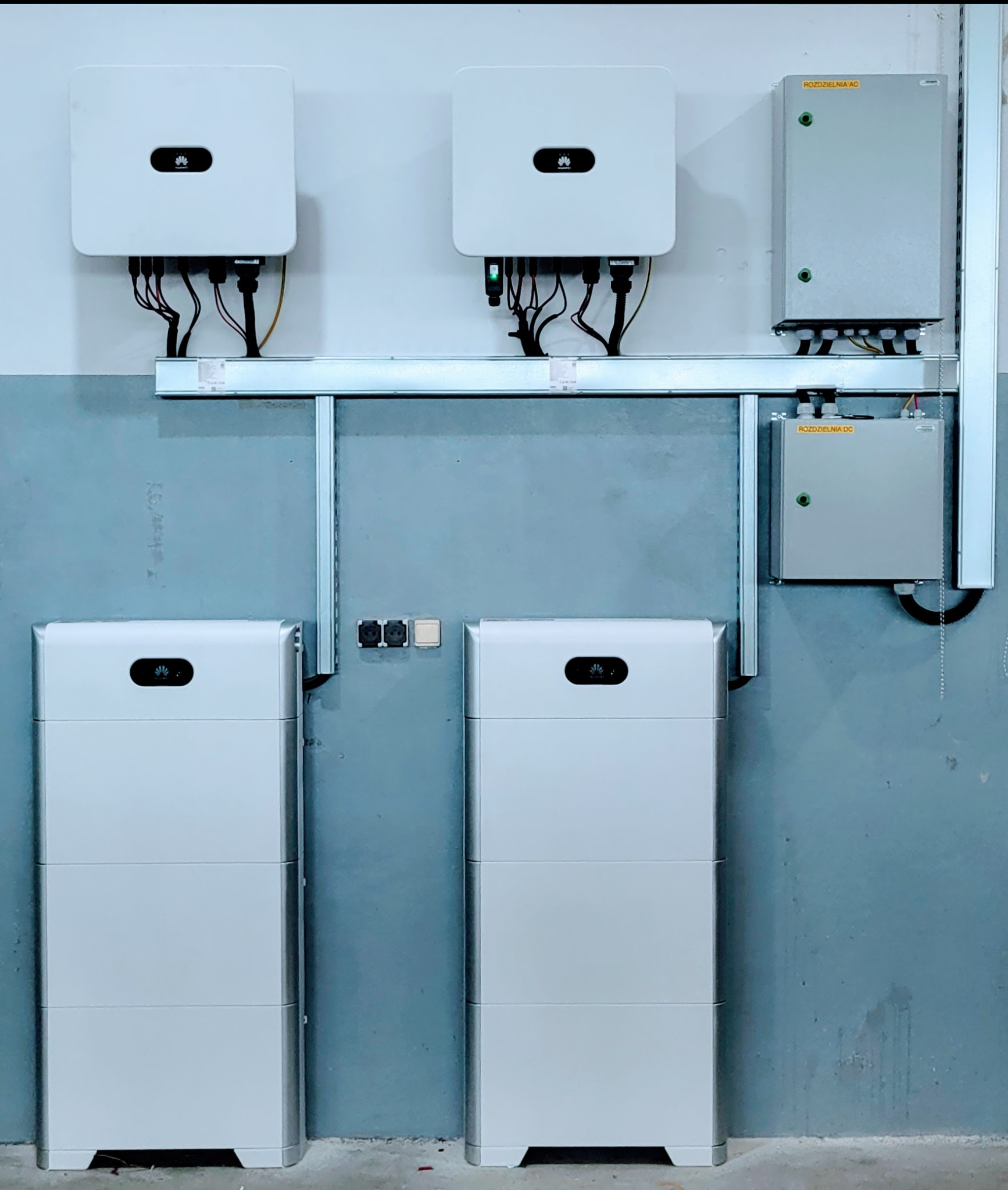 Falowniki 2 x 25 KW z magazynem energii 30 kWh. System Huawei.