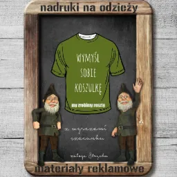 Tablica reklamowa z motywem nadruku na koszulkach, przedstawiająca zieloną koszulkę z napisem 'Wymyśl sobie koszulkę, my zrobimy resztę', otoczoną postaciami krasnali i napisem 'nadruki na odzieży'...