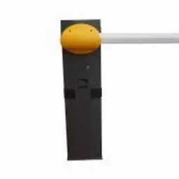 Słupek automatycznego szlabanu z pomarańczową lampą ostrzegawczą i białą belką, widok z bliska na białym tle.