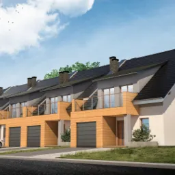 Wizualizacja szeregu nowoczesnych domów z garażami, balkony z metalowymi barierkami, elewacja w odcieniach szarości i beżu, samochód na podjeździe, tło z drzewami i błękitnym niebem z chmurami.