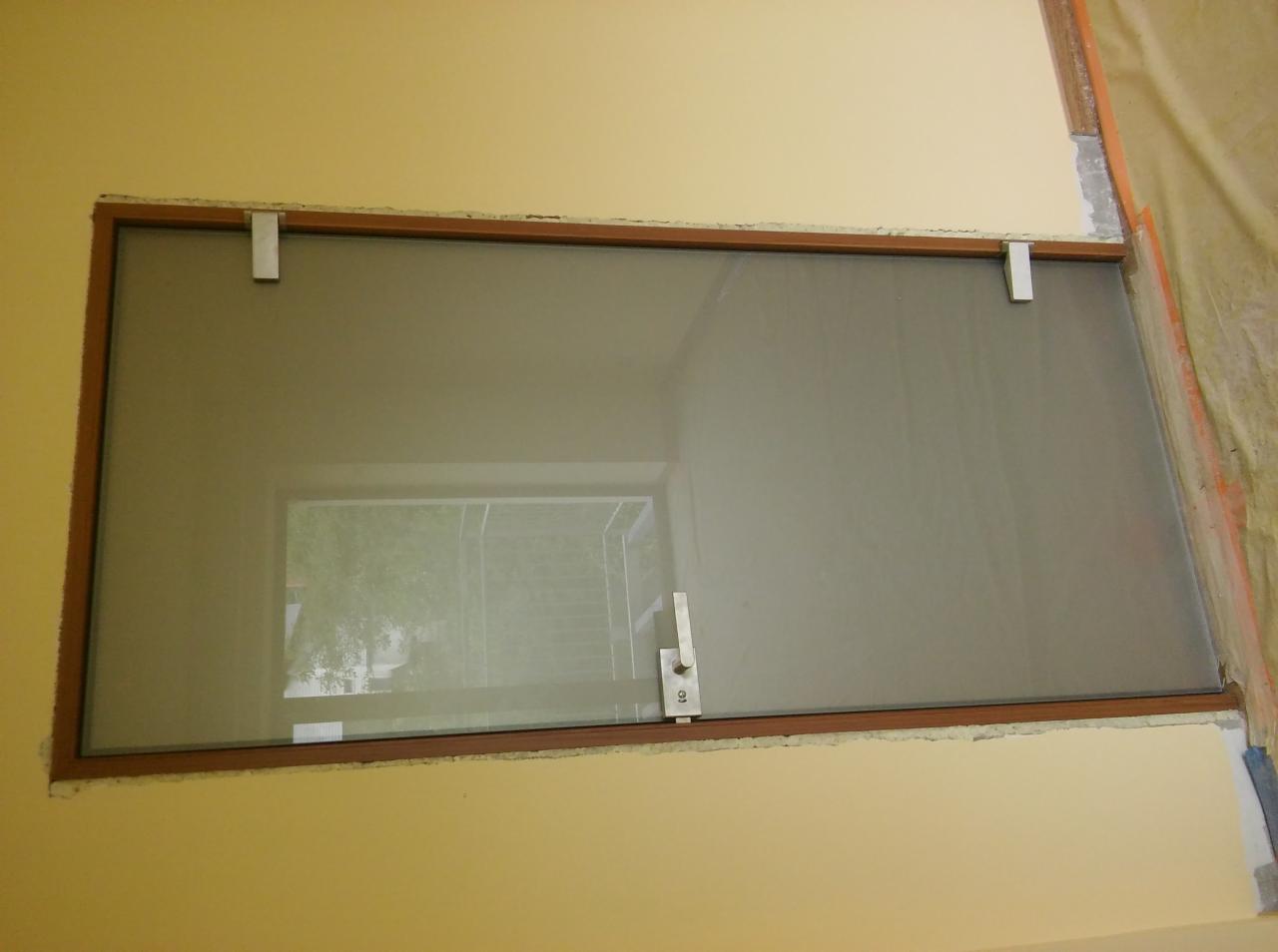 drzwi szklane z ościeżnicą aluminiową