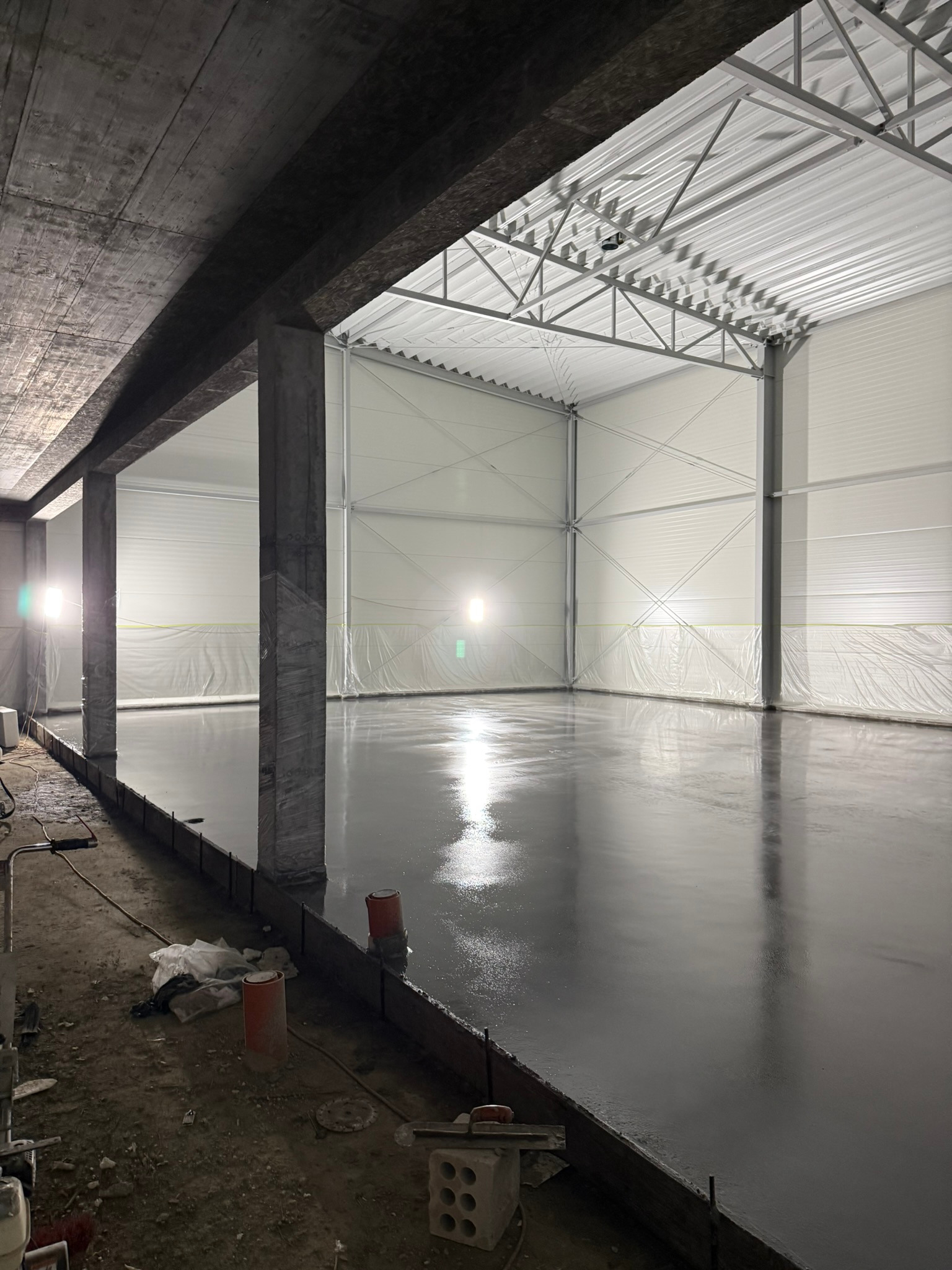 Posadzka betonowa Jasło – utwardzana powierzchnia DST do obiektu przemysłowego.