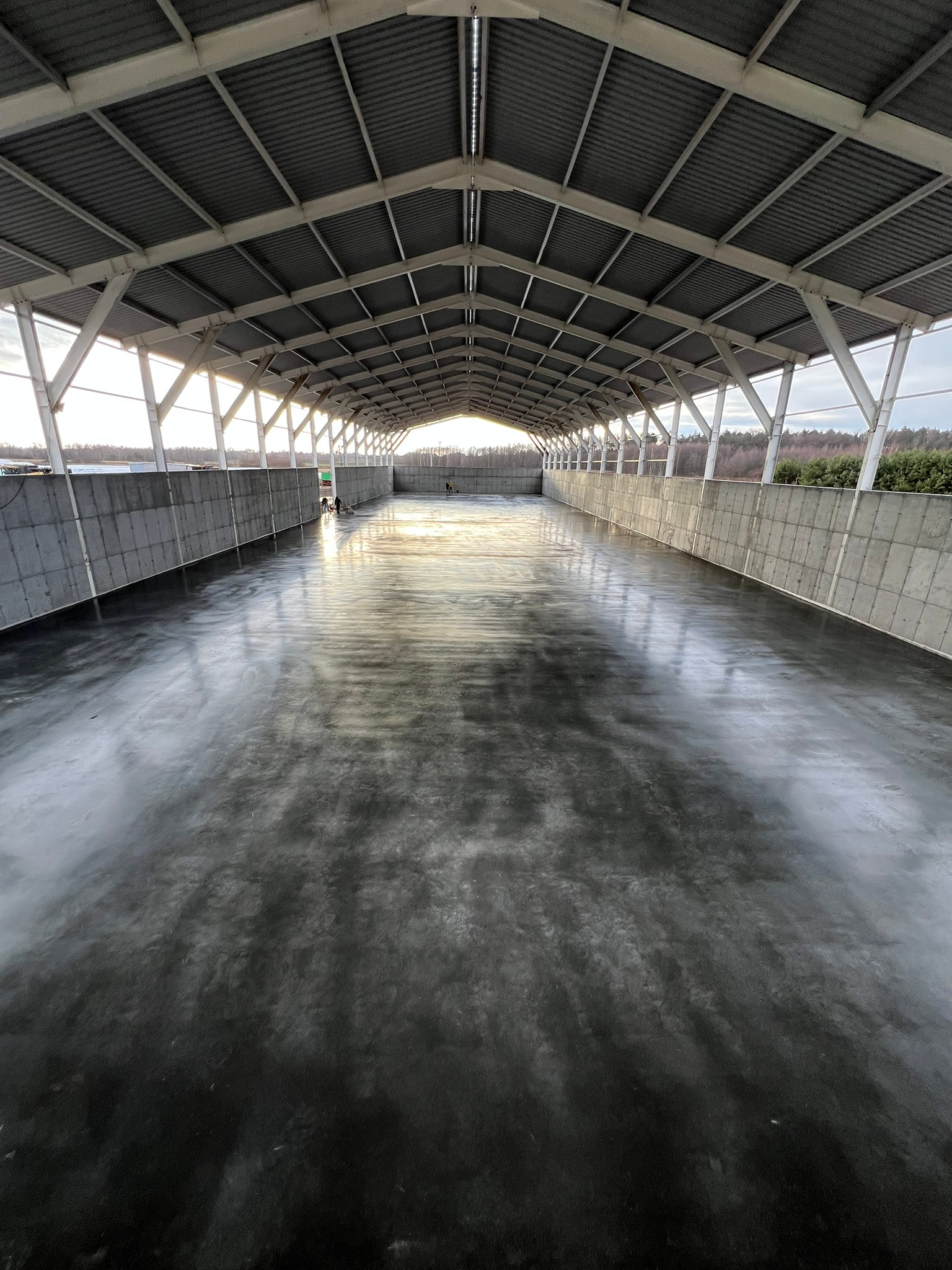 Realizacja posadzki przemysłowej Leżajsk – beton przemysłowy pod obciążenia dynamiczne.