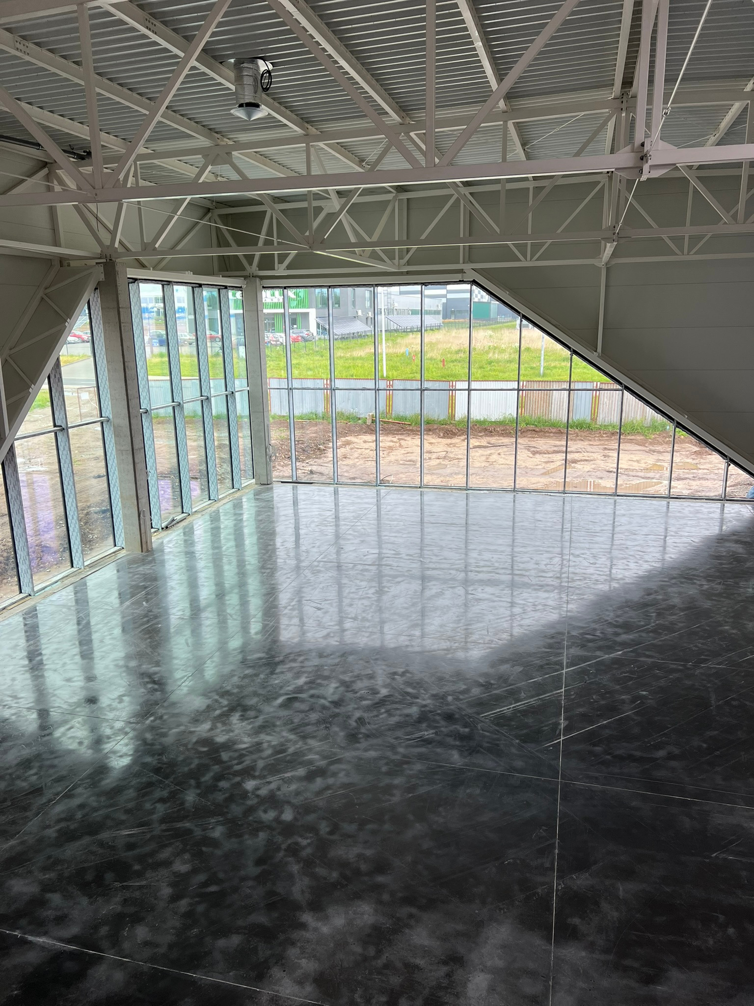 Posadzka przemysłowa Łańcut – betonowa płyta do hali produkcyjnej, wysoka trwałość.