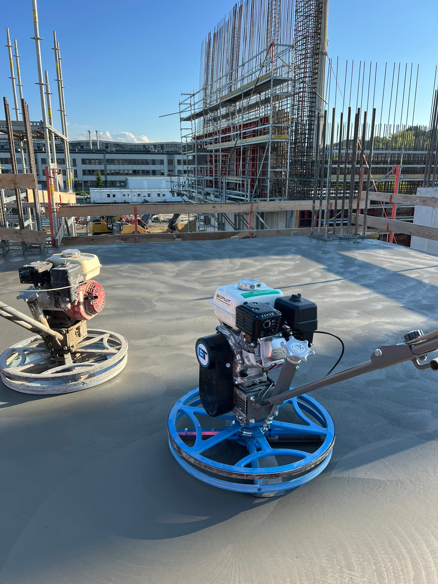 Posadzka przemysłowa Łańcut – beton C30/37, zbrojenie rozproszone, wykonanie pod halę magazynową.