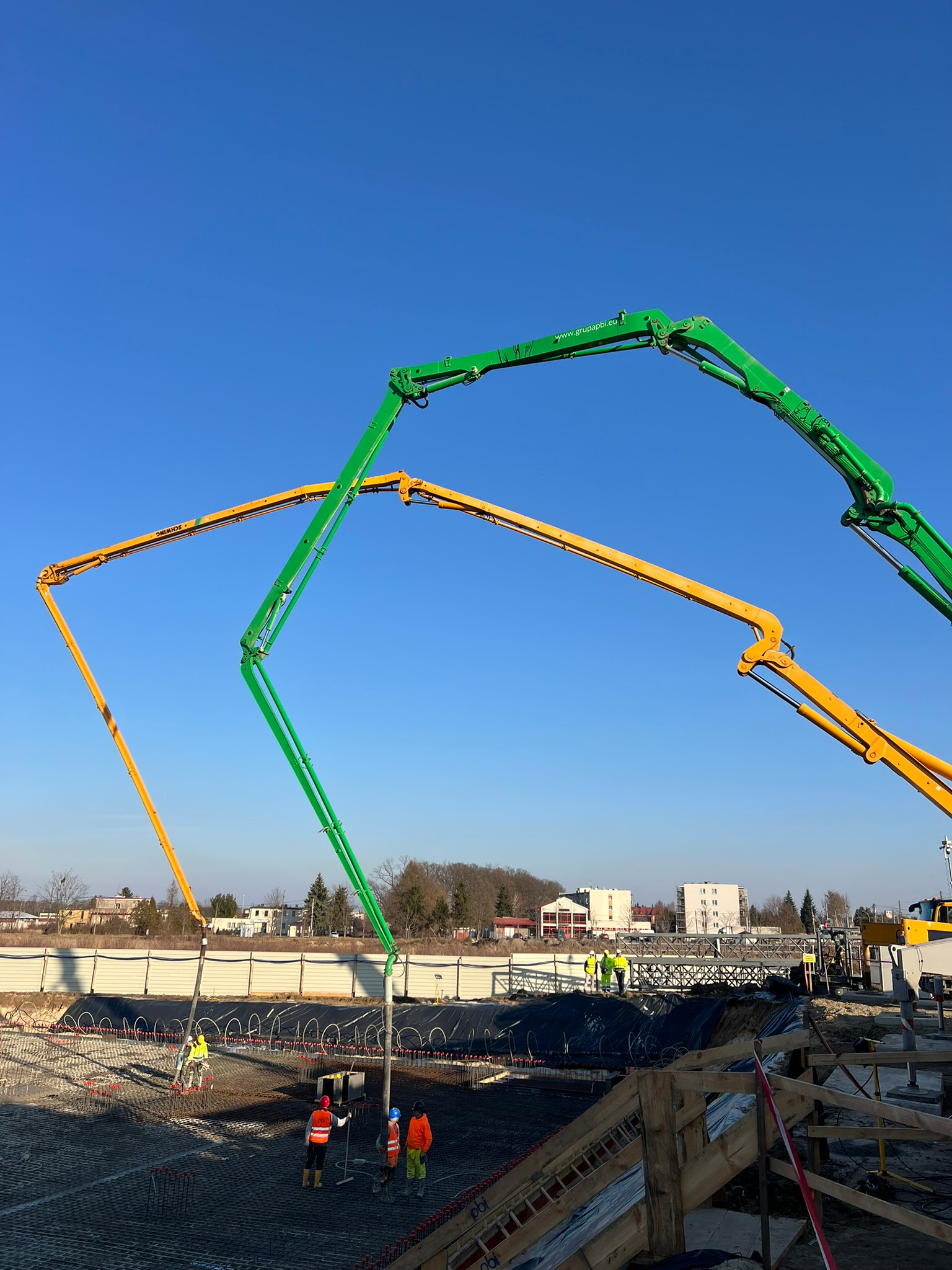 Posadzki przemysłowe Kolbuszowa – wykonanie pod halę logistyczną z wysoką odpornością na ścieranie.