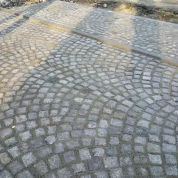 Układanie kostki granitowej