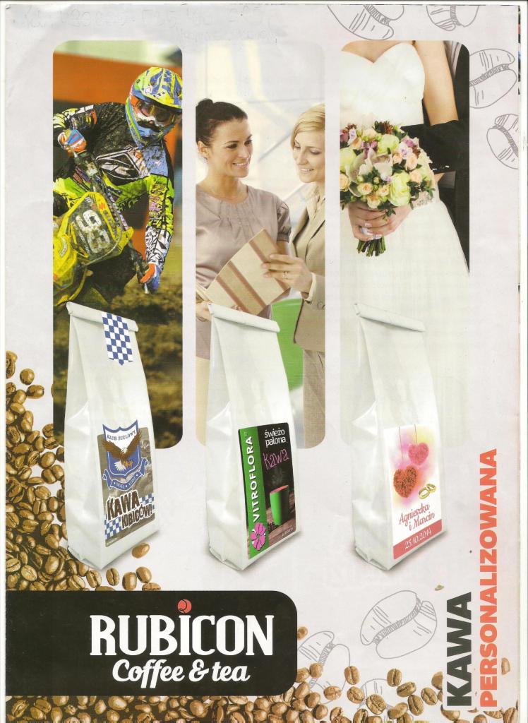 Kolaż reklamowy z trzema przykładami personalizowanych opakowań kawy, każde z innym motywem: motocyklista, spotkanie biznesowe i ślub, otoczone ziarnami kawy i logiem Rubicon Coffee & Tea.