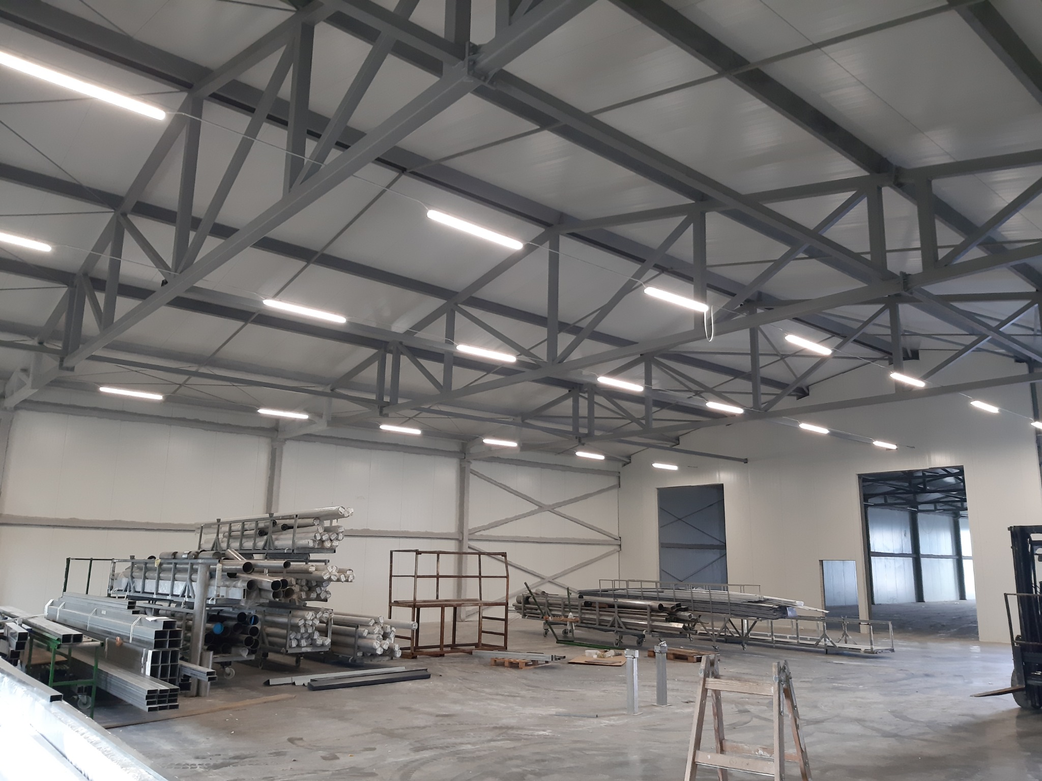 Oświetlenie hali produkcyjnej -Oprawy Led Lena Tytan-Zakład produkcyjny -Witkowo