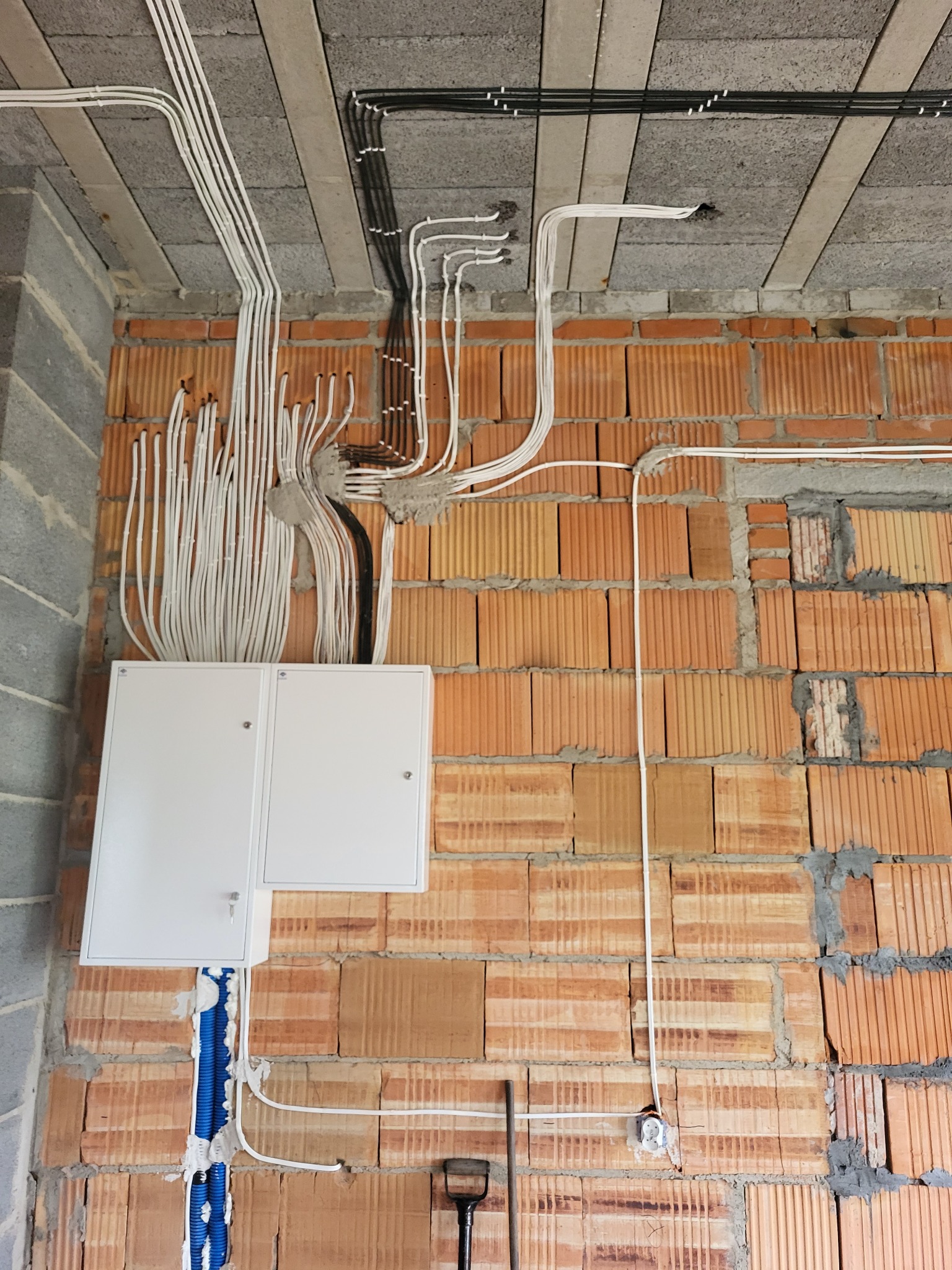 Instalacja elektryczna -Rozdzielnica elektryczna + multimedialna-Dom jednorodzinny Witkowo okolice