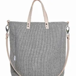 Szara, tekstylna torba shopper z beżowymi skórzanymi uchwytami i paskiem na ramię, widoczna na białym tle. Wzór tkaniny przypomina drobną plecionkę.