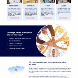 Mężczyzna i kobieta w biurze, uśmiechnięci, patrzą na laptopa. Kobieta wskazuje coś na ekranie. Widoczny fragment strony internetowej z ofertą produktów finansowych.