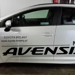 oklejanie samochodów, reklama na samochodach