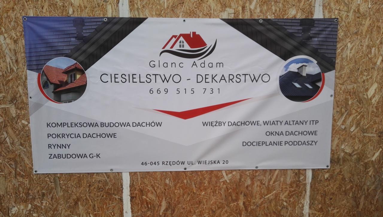 Baner reklamowy firmy dekarskiej Glanc Adam z Rzędowa, prezentujący usługi kompleksowej budowy, pokrycia, więźby, okien dachowych, docieplania poddaszy, rynien i zabudowy G-K, z ilustracjami...