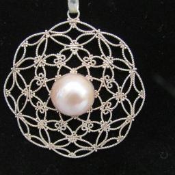 Biżuteria - perły, kamienie szlachetnie i półszlachetne, srebro