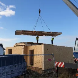 Montaż stropu posi-joist