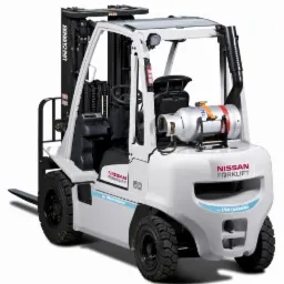 Nowy, biały wózek widłowy Nissan Forklift 30 zasilany gazem LPG, widoczny zbiornik na froncie, na białym tle.