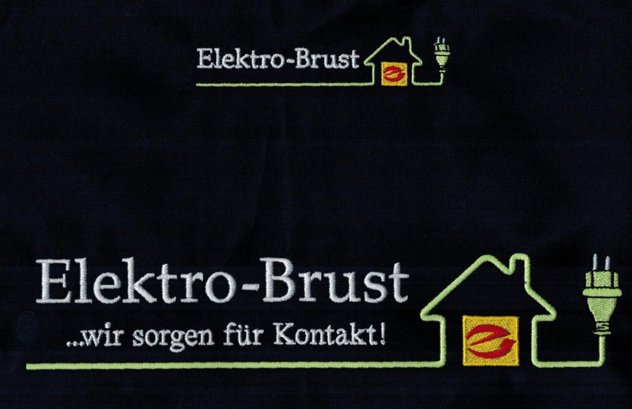 Ciemna tkanina z wyhaftowanym logo firmy Elektro-Brust, przedstawiającym dom z wtyczką i hasłem '...wir sorgen für Kontakt!'