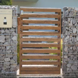 Furtka Zrobiona z Wypełnieniem Żaluzja(Imitacja Drewna) Połączona Ze Słupkami Gabionowymi