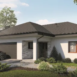 Wizualizacja parterowego domu z garażem dwustanowiskowym, elewacja wykończona białym tynkiem i kamieniem dekoracyjnym, szara dachówka, na podjeździe stoi szary samochód BMW.