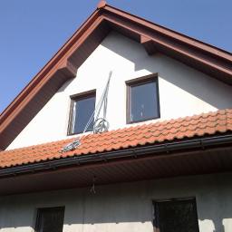 Montaż podbitki dachowej