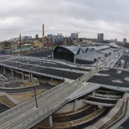 Węzeł drogowy przy dworcu Łódź Fabryczna.