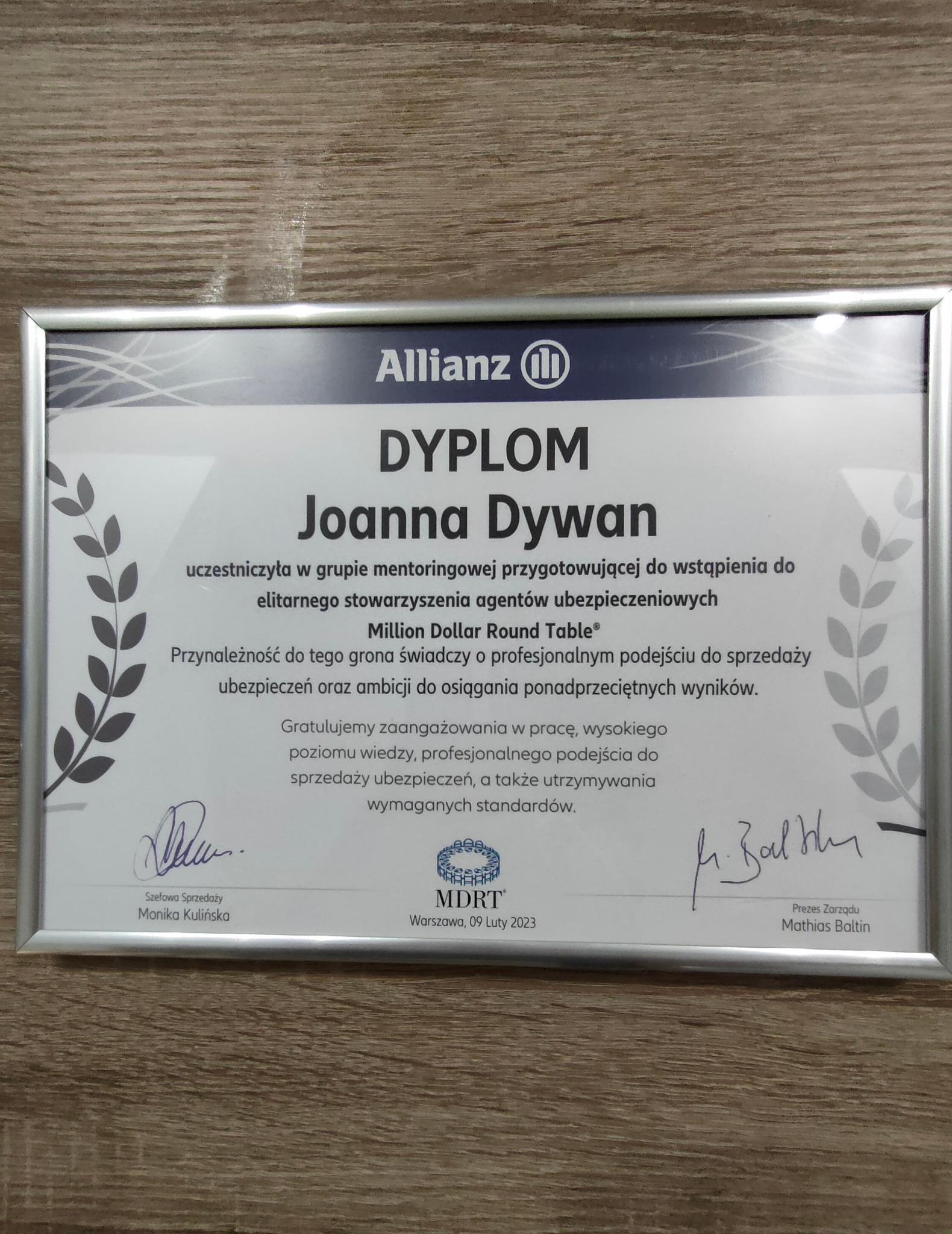 Dyplom Allianz dla Joanny Dywan za udział w mentoringu agentów ubezpieczeniowych Million Dollar Round Table, podpisany przez Monikę Kulińską i Mathiasa Baltina.