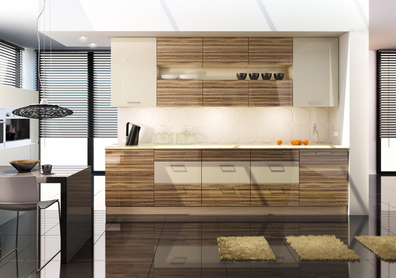 Nowoczesna kuchnia z drewnianymi frontami i jasnymi akcentami, oświetlona lampą wiszącą. Realizacja w Warszawie.