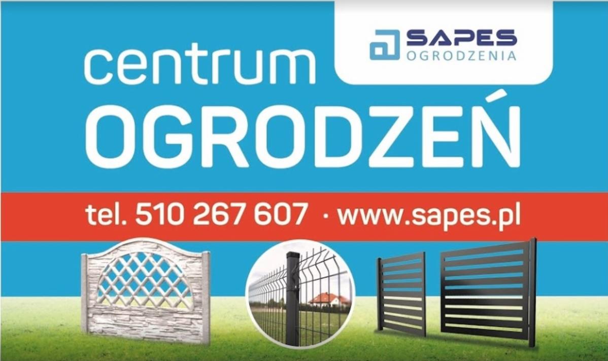 Reklama firmy SAPES Ogrodzenia prezentująca różnorodne typy ogrodzeń: betonowy element z dekoracyjną kratką, czarne metalowe panele na słupkach oraz poziome przęsła z szarymi akcentami, na tle...