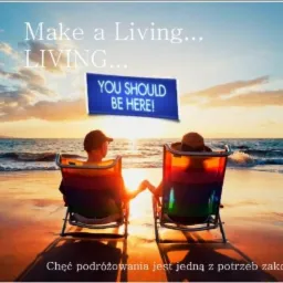 Para siedzi na plaży w krzesłach, trzymając się za ręce podczas zachodu słońca nad morzem, z hasłem 'YOU SHOULD BE HERE!' na banerze.