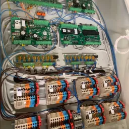 Instalacja kontroli dostępu na sprzęcie Roger, Duzy klient, Skawina