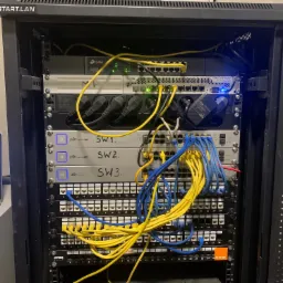 Średnia instalacja teletechniczna w szafie rack, ul. Józefitów Kraków