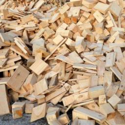 drewno rozpałkowe z palet przemysłowych