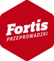 Czerwone logo Fortis Przeprowadzki w kształcie sześciokąta. Nazwa firmy i usługi w kolorze białym, wyraźnie widoczne na jednolitym tle.