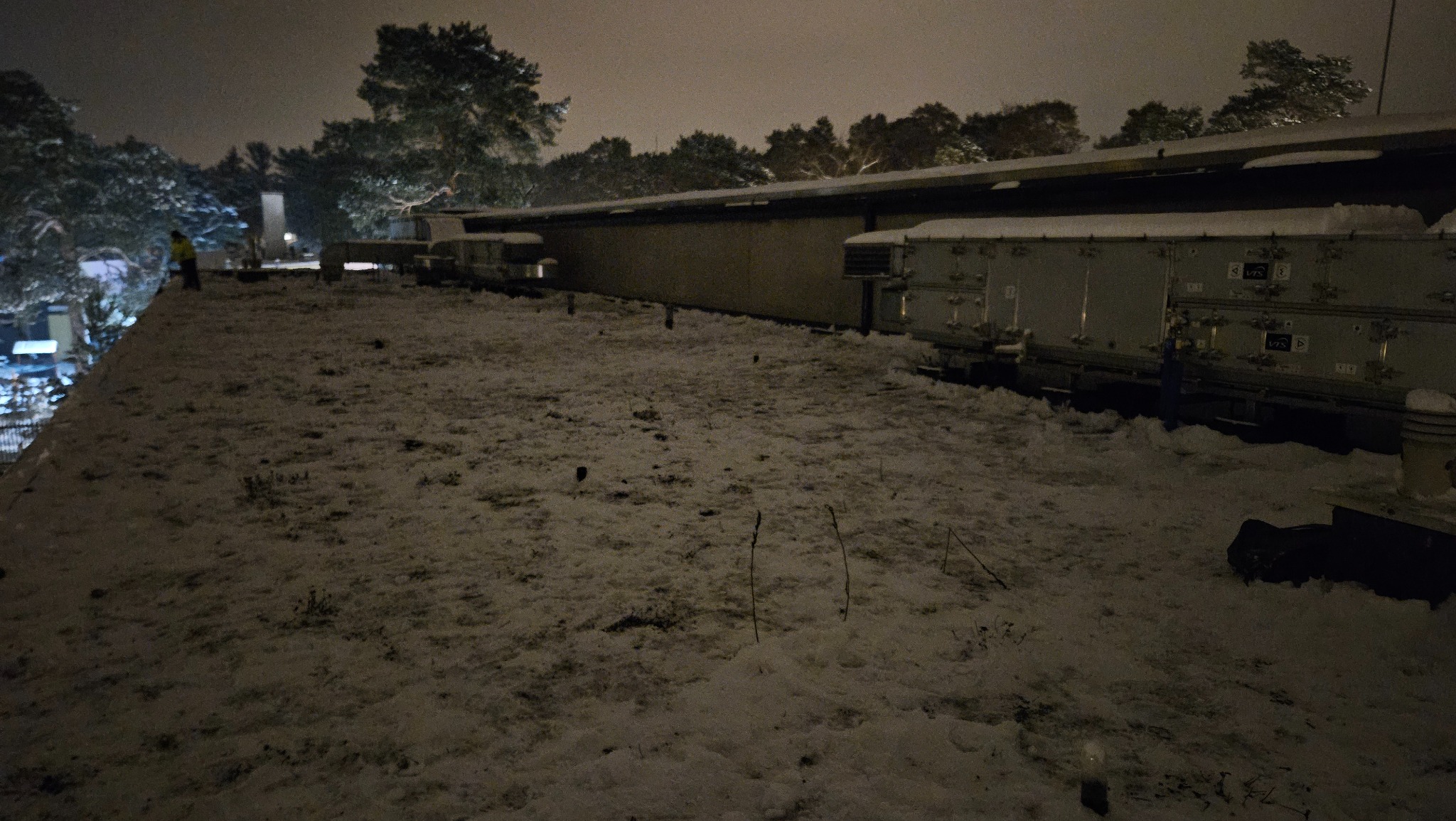 Odśnieżanie dachów magazyny,szkoły ,hale.