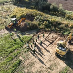 Zajęcia praktyczne na kursie operatora koparki jednonaczyniowej i koparkoładowarki w Ośrodku Szkoleń Zawodowych SzkoleniaMM