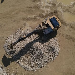 Zajęcia praktyczne na kursie operatora koparki jednonaczyniowej w Ośrodku Szkoleń Zawodowych SzkoleniaMM