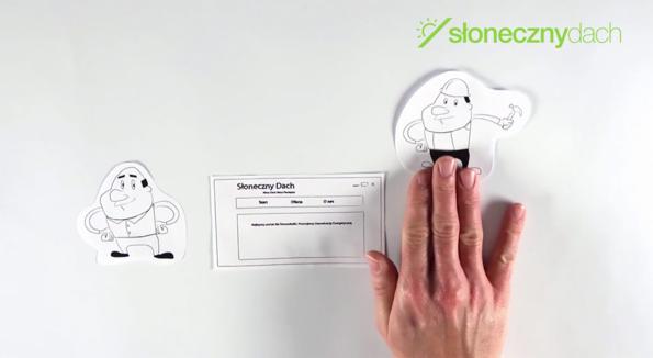 Animacja poklatkowa z logotypem Słoneczny Dach: ręka porusza wyciętymi postaciami i oknem dialogowym na białym tle, tworząc krótki film reklamowy.