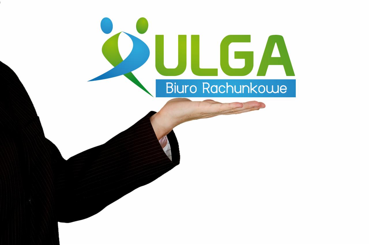 Dłoń w mankiecie prezentuje logo firmy „ULGA” z napisem „Biuro Rachunkowe” na białym tle. Logo w odcieniach zieleni i błękitu.