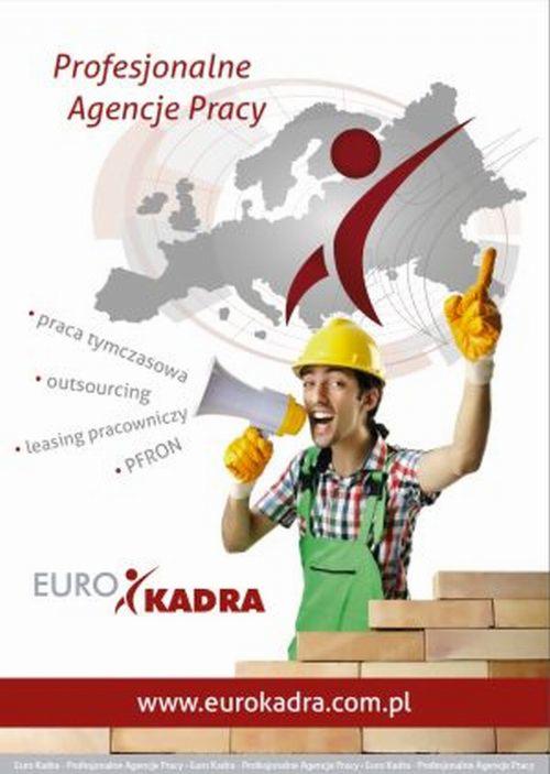 Plakat agencji pracy: uśmiechnięty pracownik budowlany z megafonem na tle mapy Europy. Oferta: praca tymczasowa, outsourcing, leasing pracowniczy, PFRON. Logo Euro Kadra.