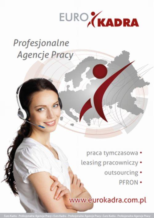 Kobieta w słuchawkach na tle grafiki z logo Euro Kadra i mapą świata, promująca usługi agencji pracy: praca tymczasowa, leasing, outsourcing.