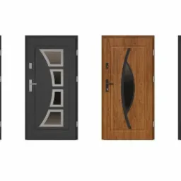 Cztery różne modele drzwi zewnętrznych z przeszkleniami w kolorach szarości i drewna, prezentowane na białym tle, z widocznymi klamkami i zamkami.