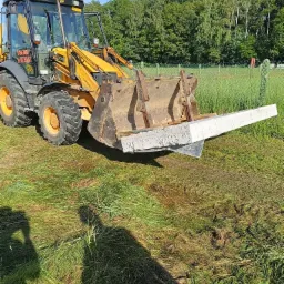 rozładunek płyt drogowych