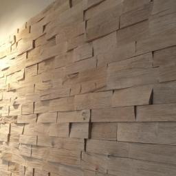 ściana z drewna